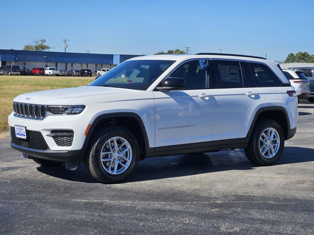 New 2025 Jeep Grand Cherokee LAREDO X 4X4 Sport Utility