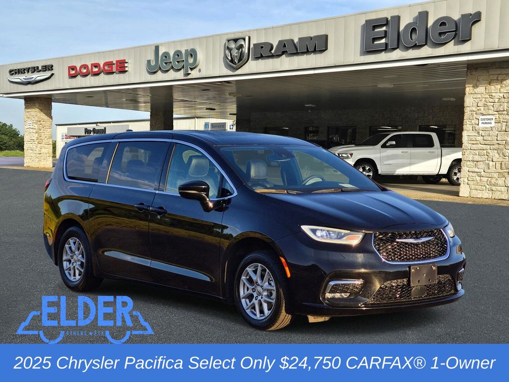 Used 2025 Chrysler Pacifica Select