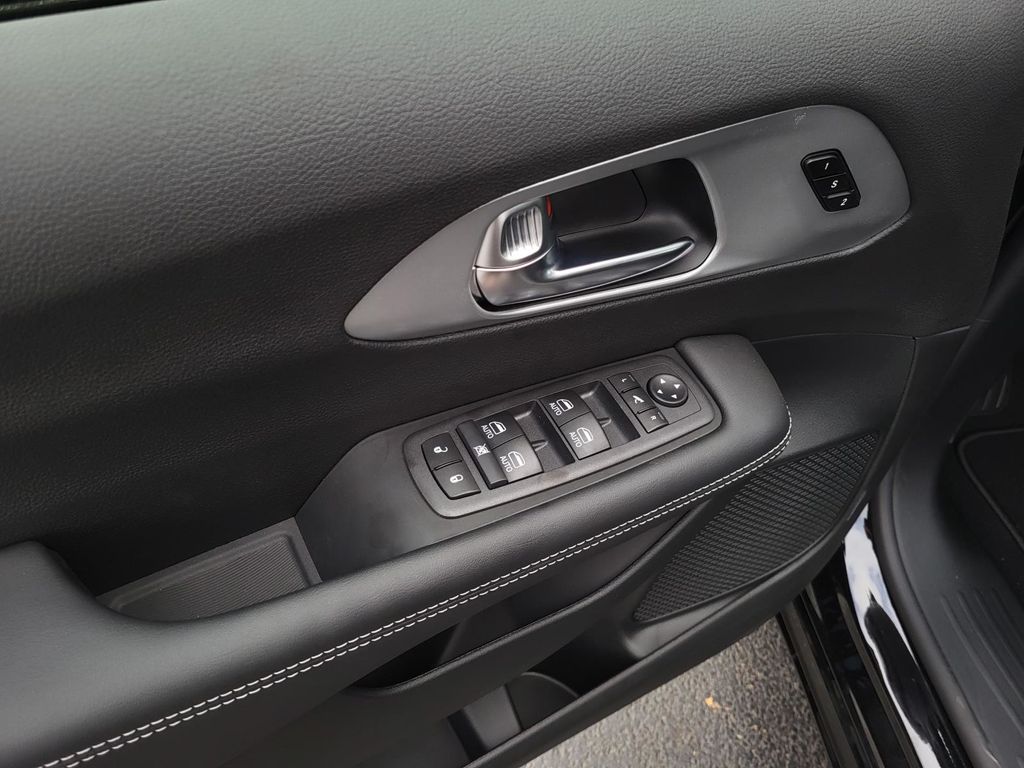 2026 Chrysler Pacifica Limited - Photo 14