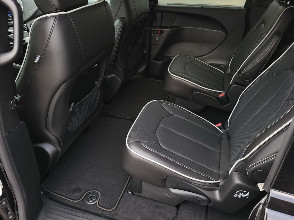 2026 Chrysler Pacifica Limited - Photo 13