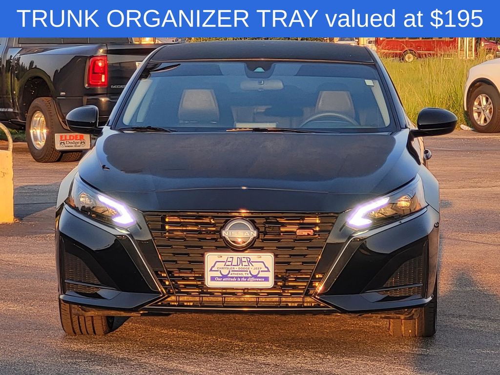 2024 Nissan Altima 2.5 SR photo 3