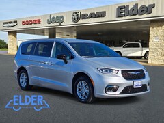 2026 Chrysler Pacifica SELECT Passenger Van