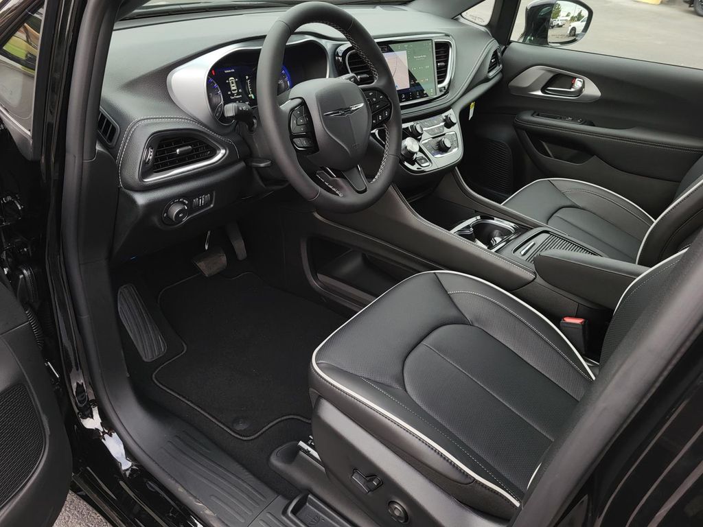 2026 Chrysler Pacifica Limited - Photo 12