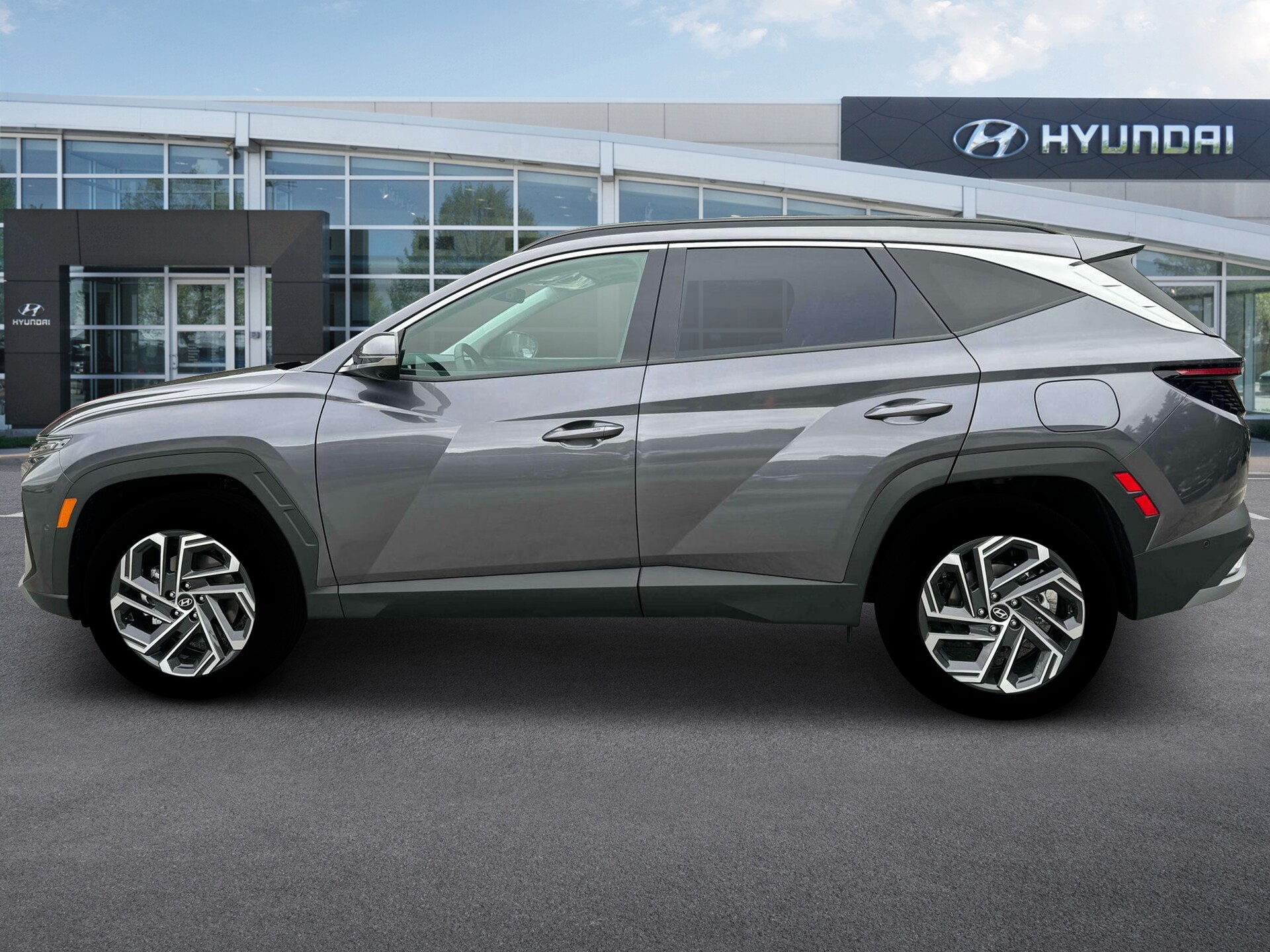 2025 Hyundai Tucson Hybrid Limited photo 2