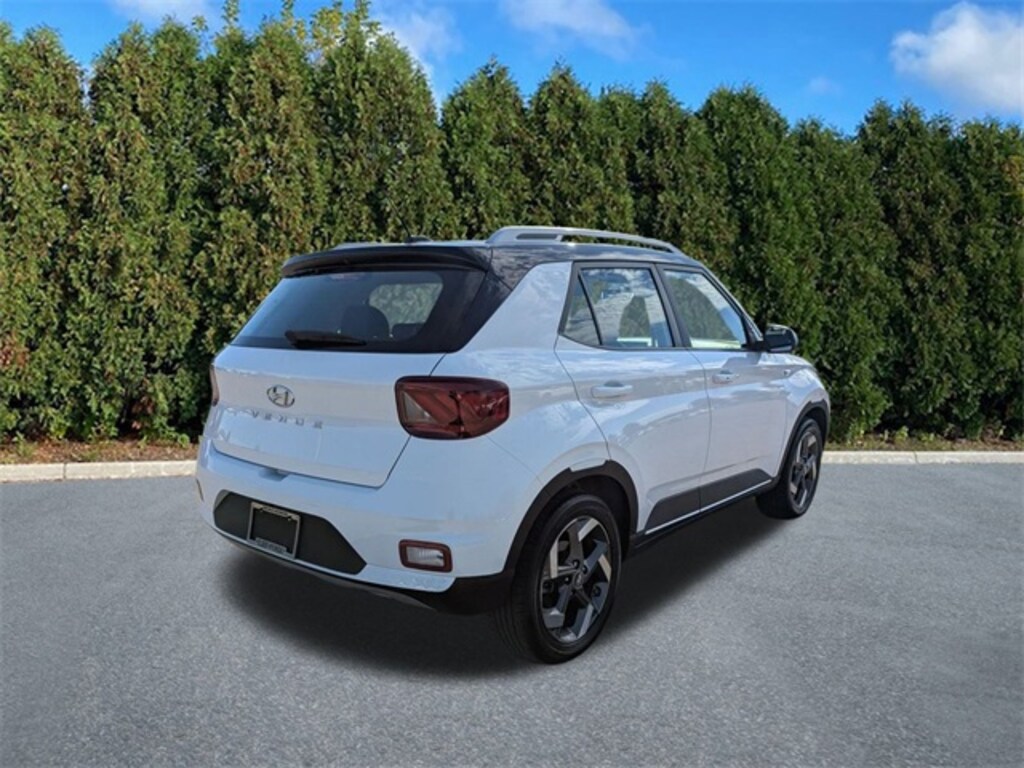Used 2024 Hyundai Venue Limited SUV