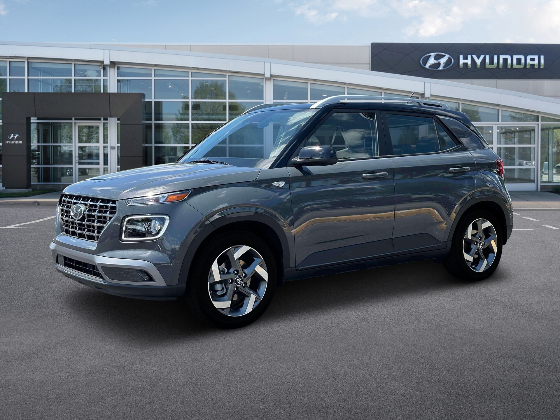 2025 Hyundai Venue Limited photo 2