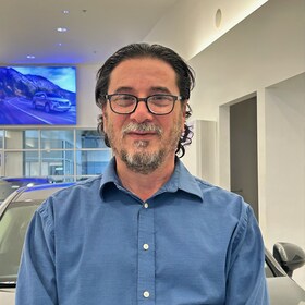 Staff member Sam Russo from ID_4711897549e1