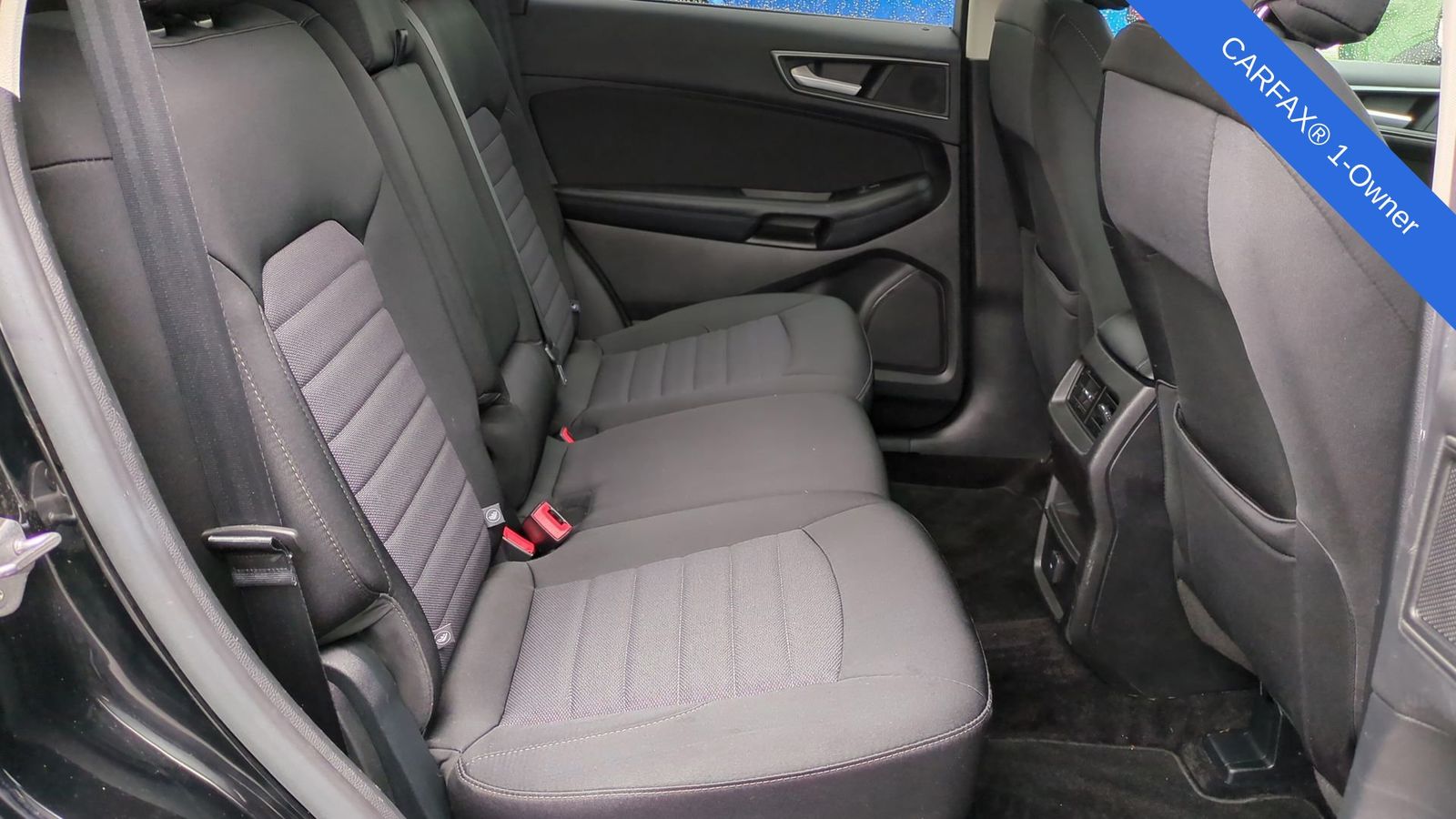 2016 Ford Edge SE 19