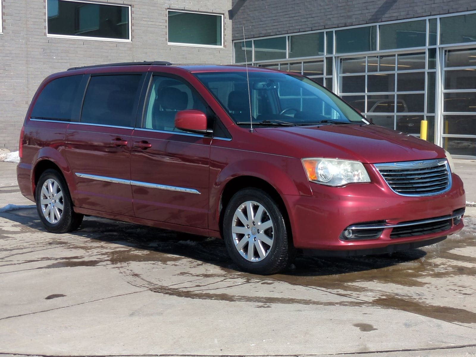 Thumbnail: 2012 Chrysler Town & Country - 10
