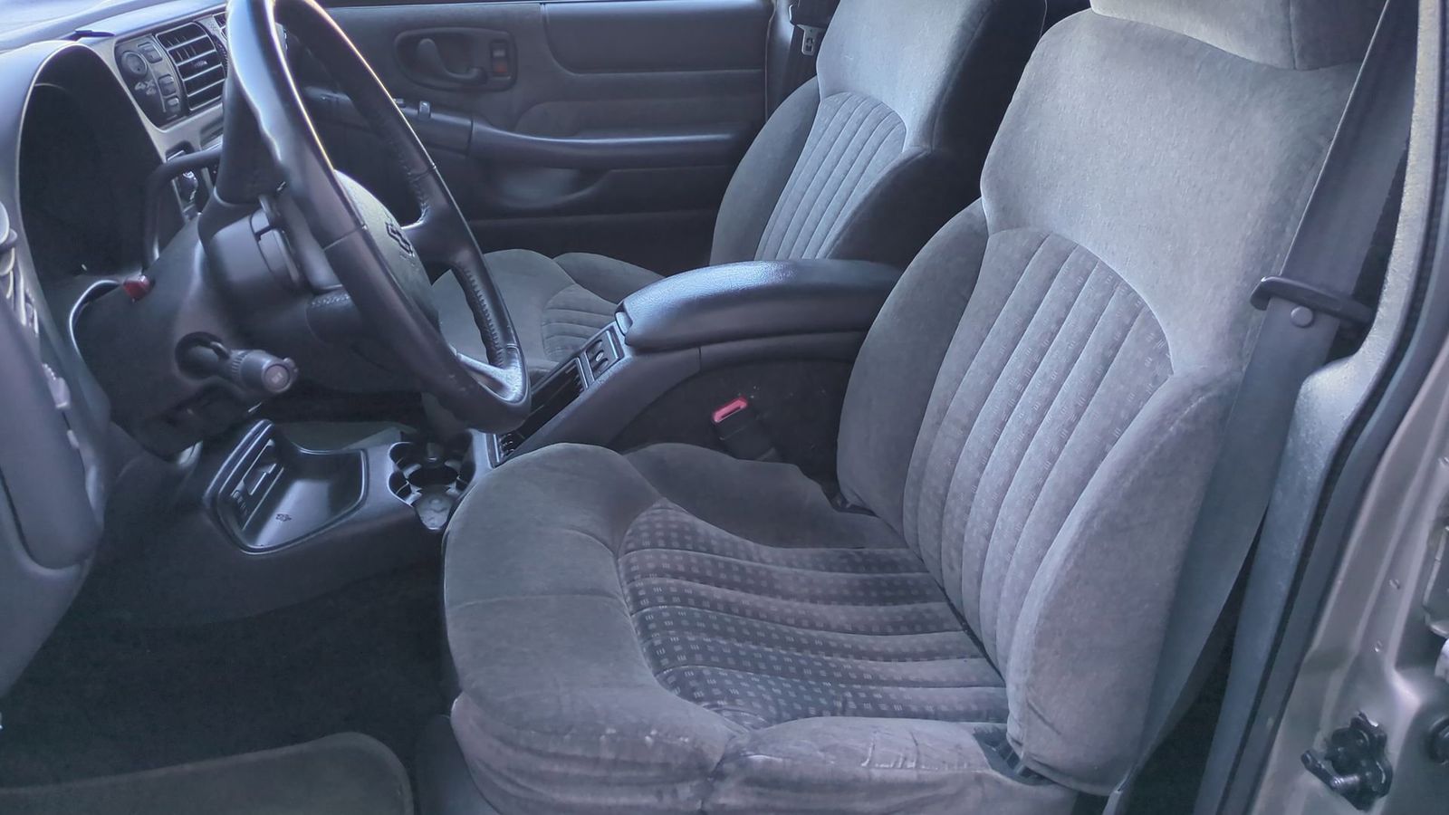 2002 Chevrolet Blazer LS 12
