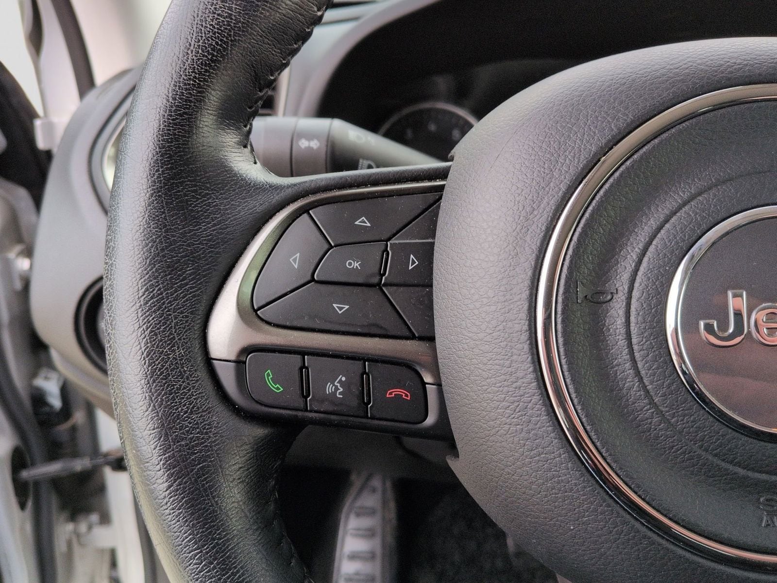 Thumbnail: 2020 Jeep Renegade - 25