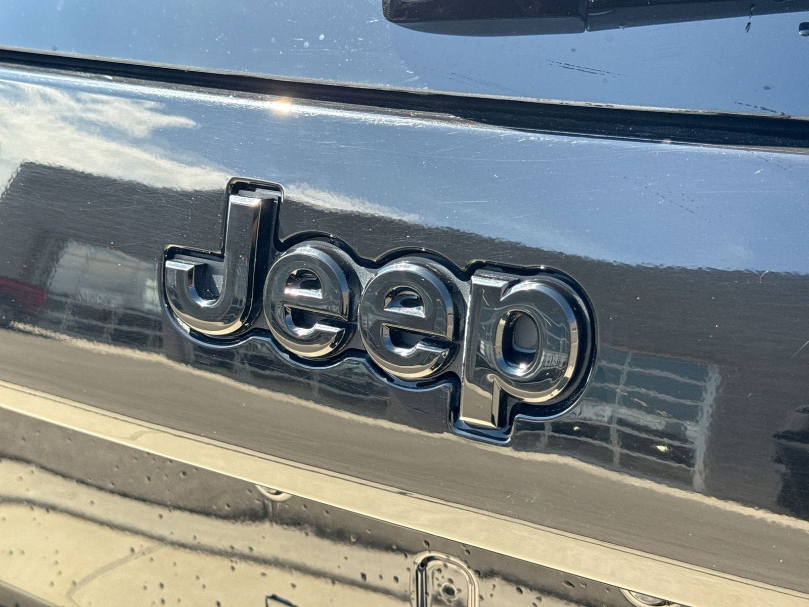 Thumbnail: 2021 Jeep Cherokee - 10