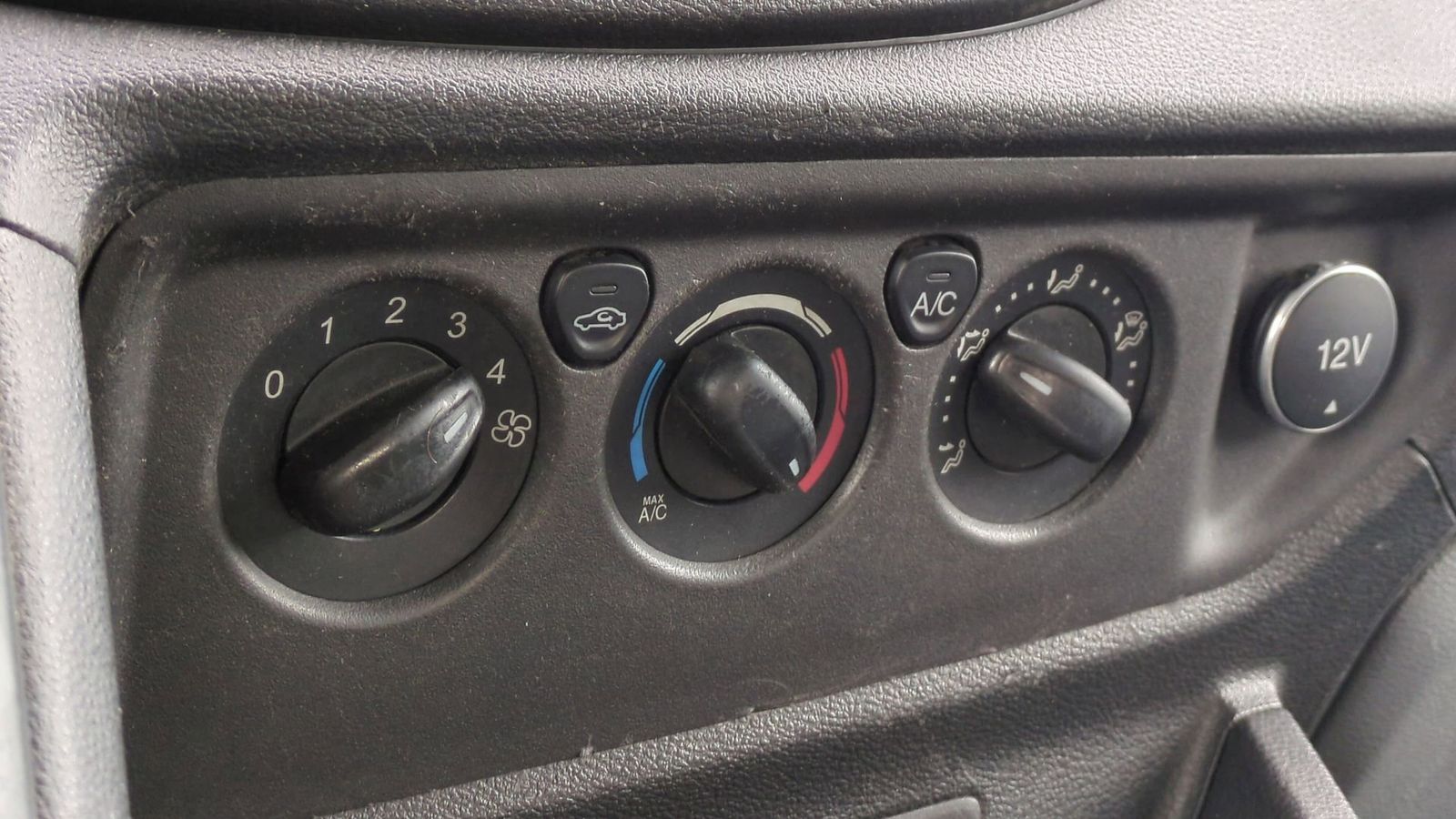 Thumbnail: 2017 Ford Transit Series - 30