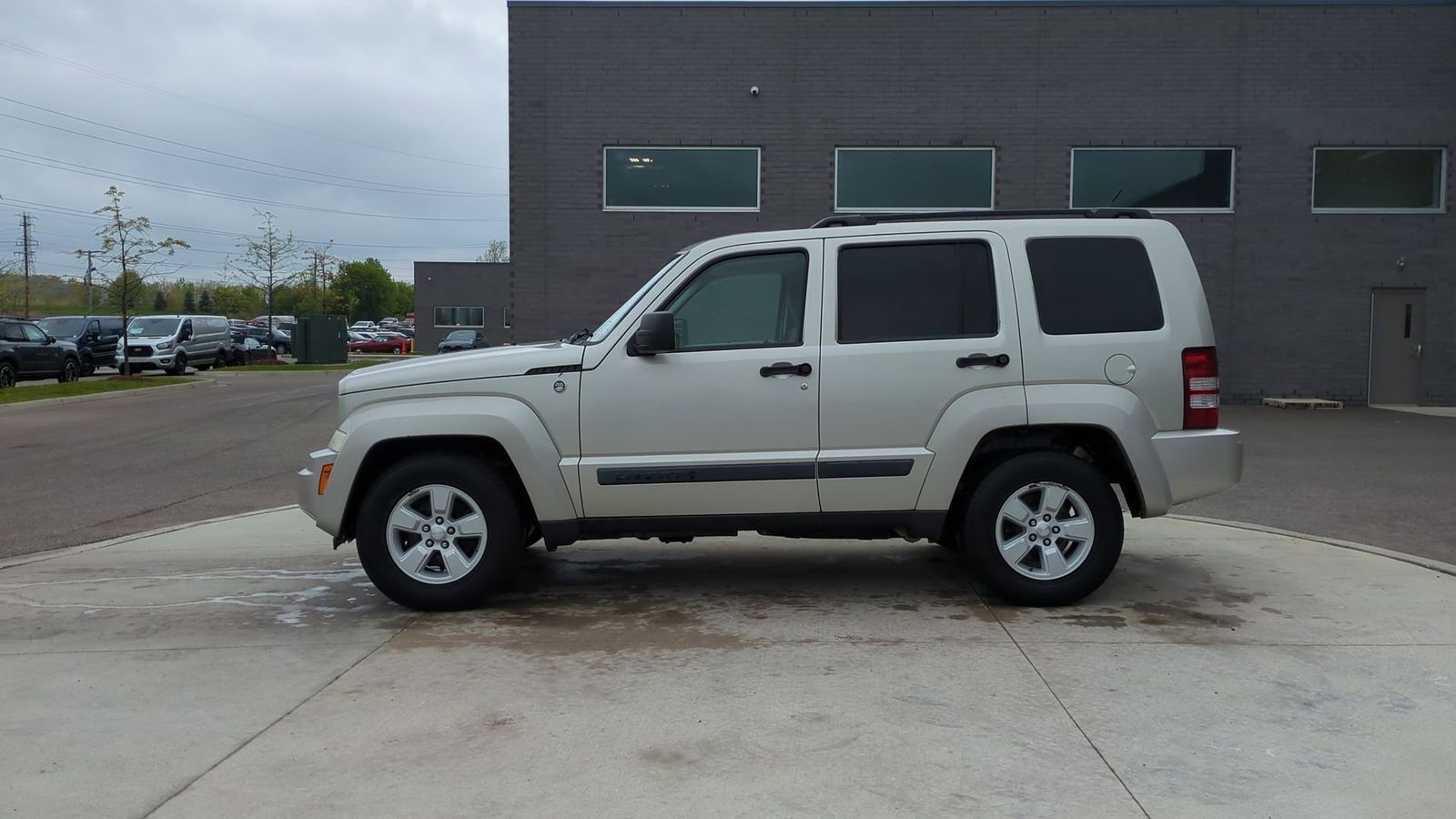 Thumbnail: 2009 Jeep Liberty - 2