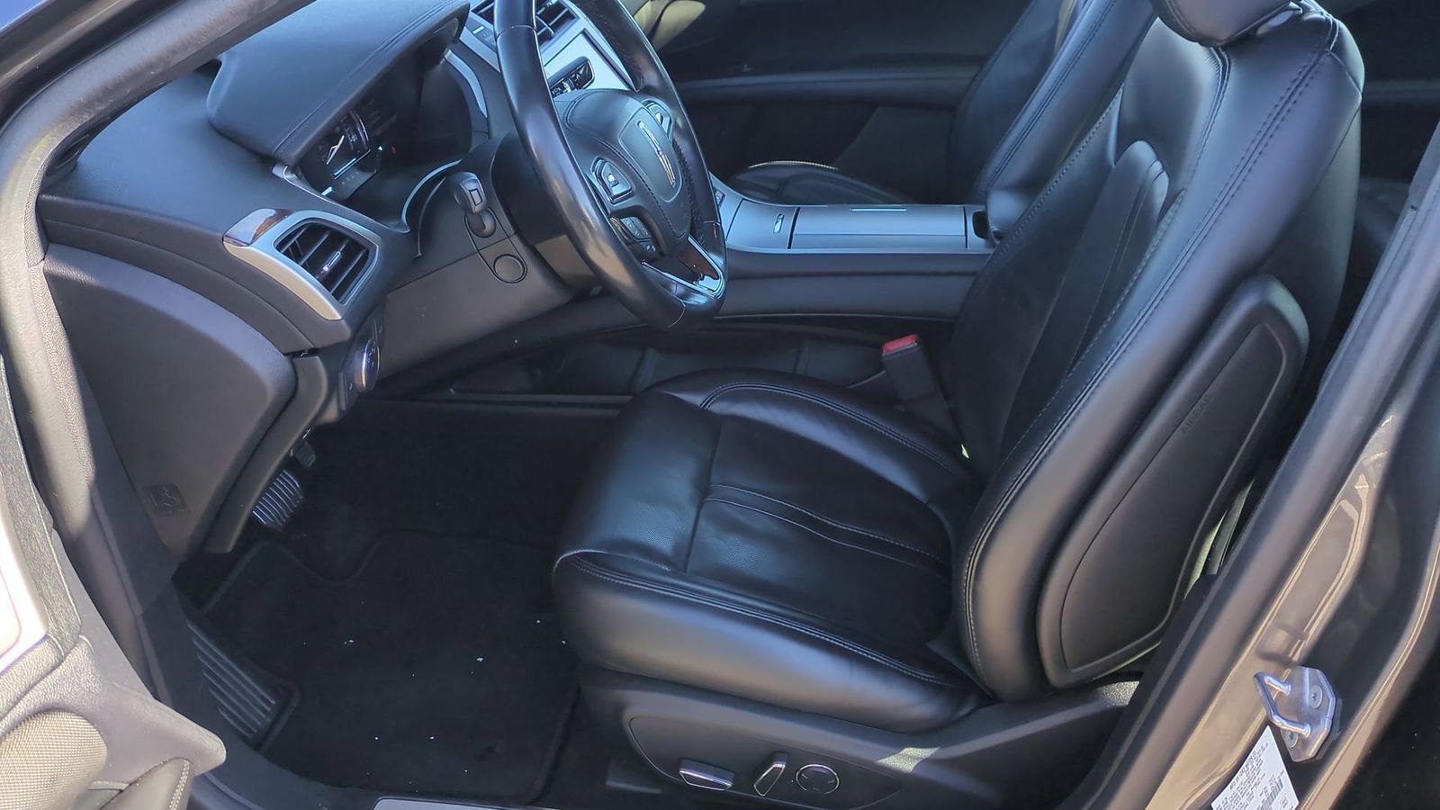 Thumbnail: 2020 Lincoln MKZ - 18