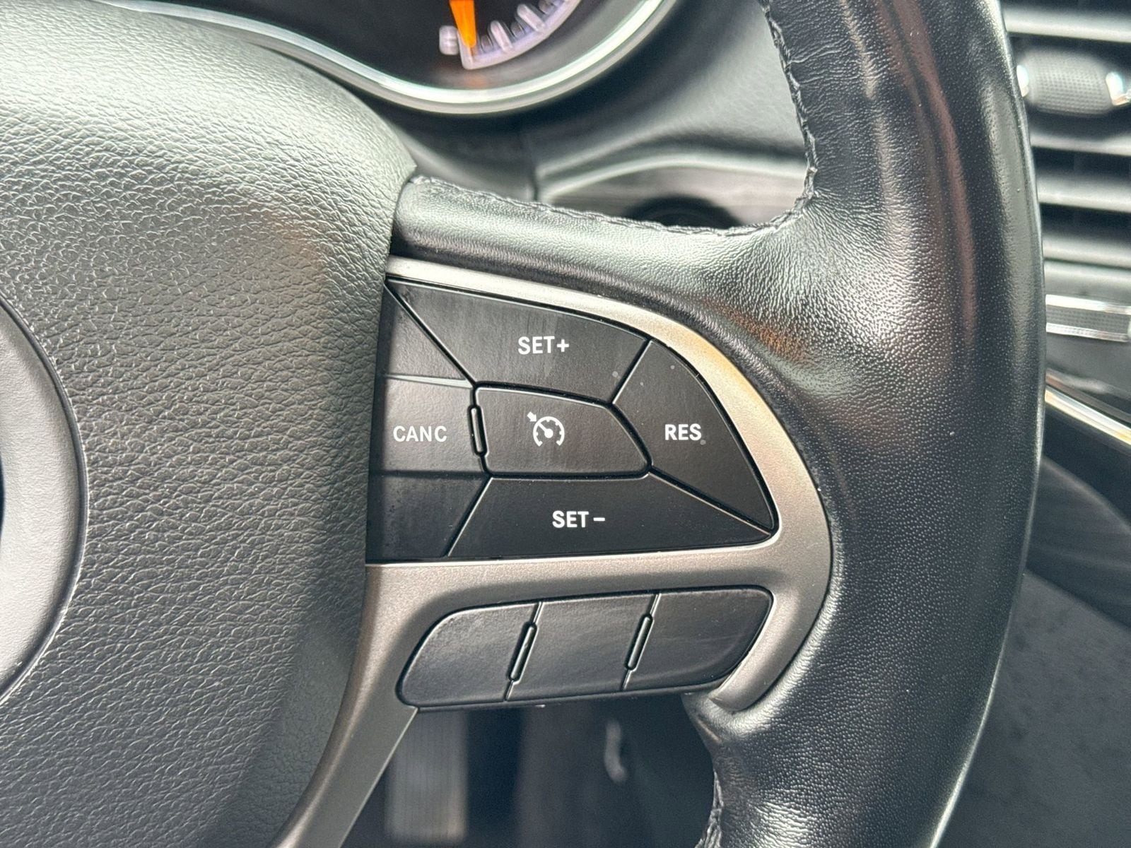 Thumbnail: 2022 Jeep Grand Cherokee - 28