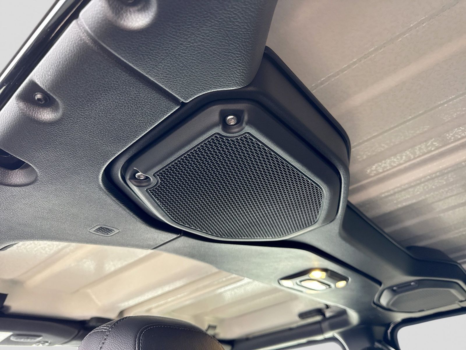 Thumbnail: 2021 Jeep Wrangler - 33