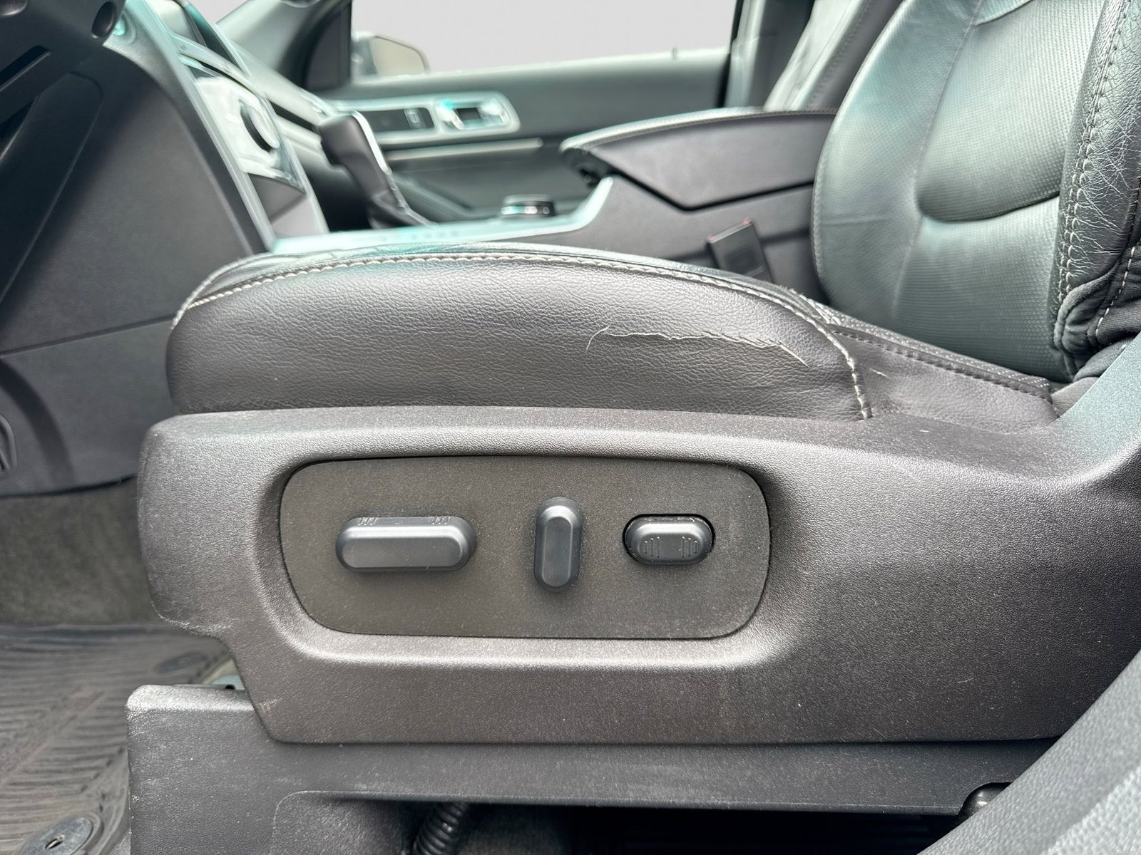 Thumbnail: 2015 Ford Explorer - 20