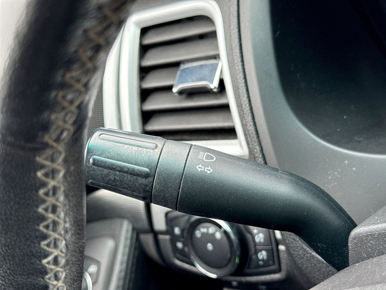 Thumbnail: 2015 Ford Explorer - 34