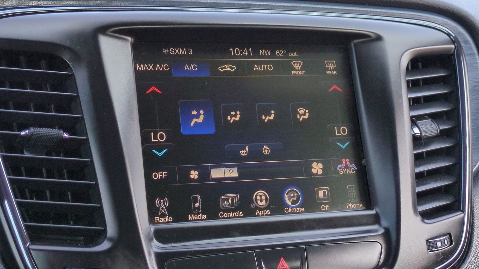 Thumbnail: 2015 Chrysler 200 - 28