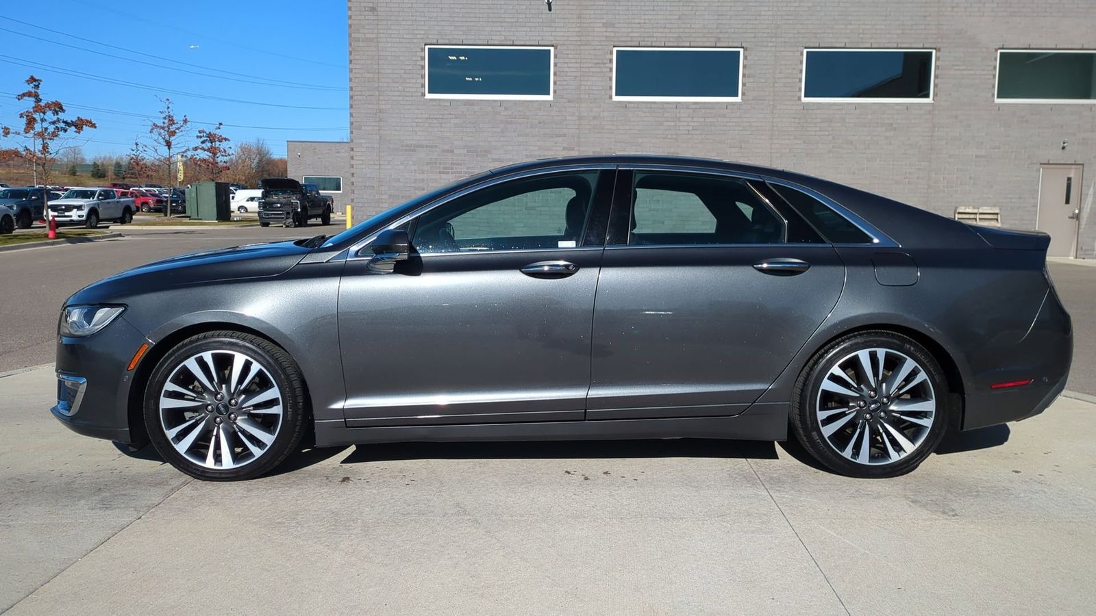 2020 Lincoln MKZ Hybrid Reserve photo 2