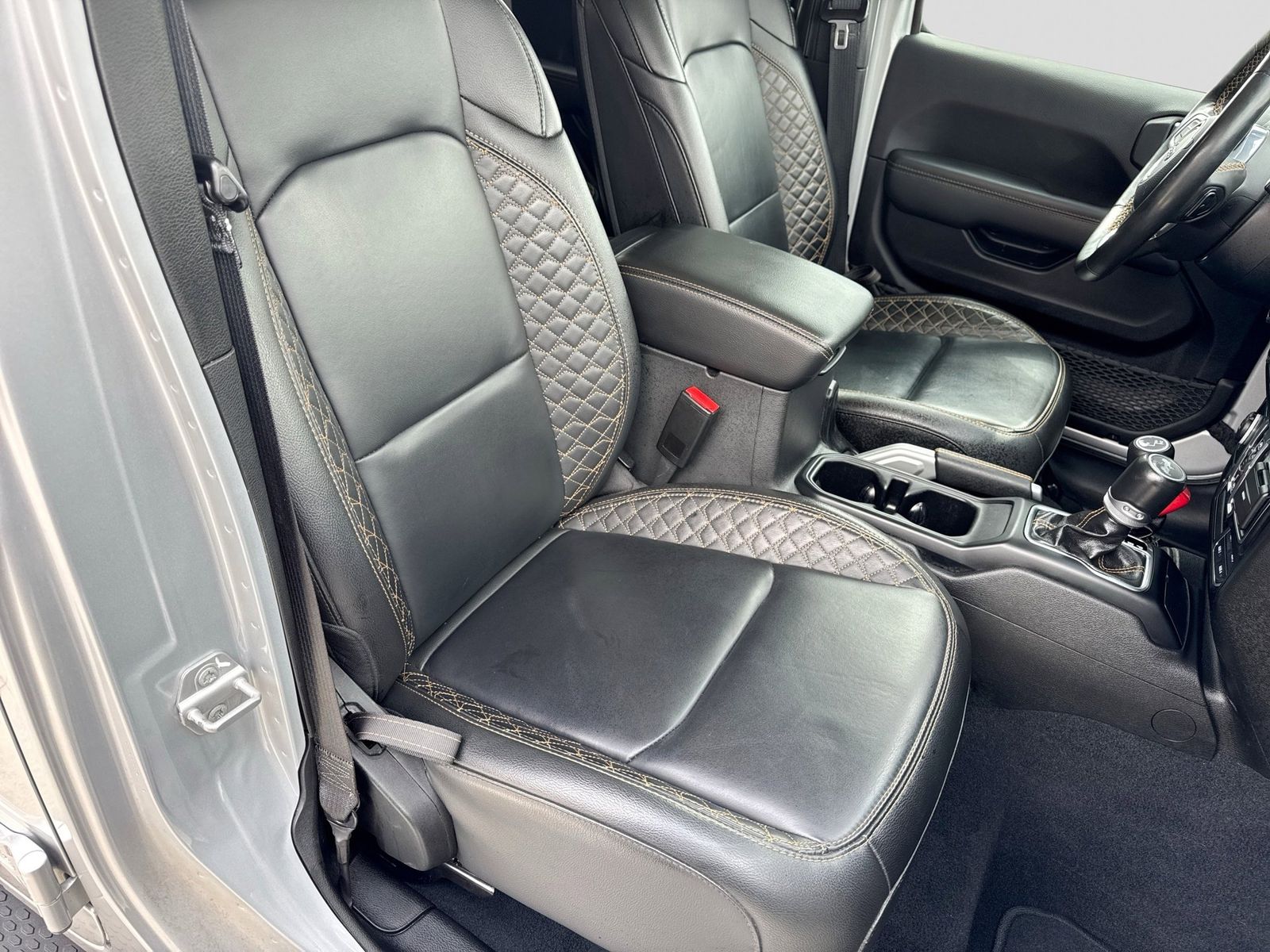 Thumbnail: 2022 Jeep Wrangler - 22