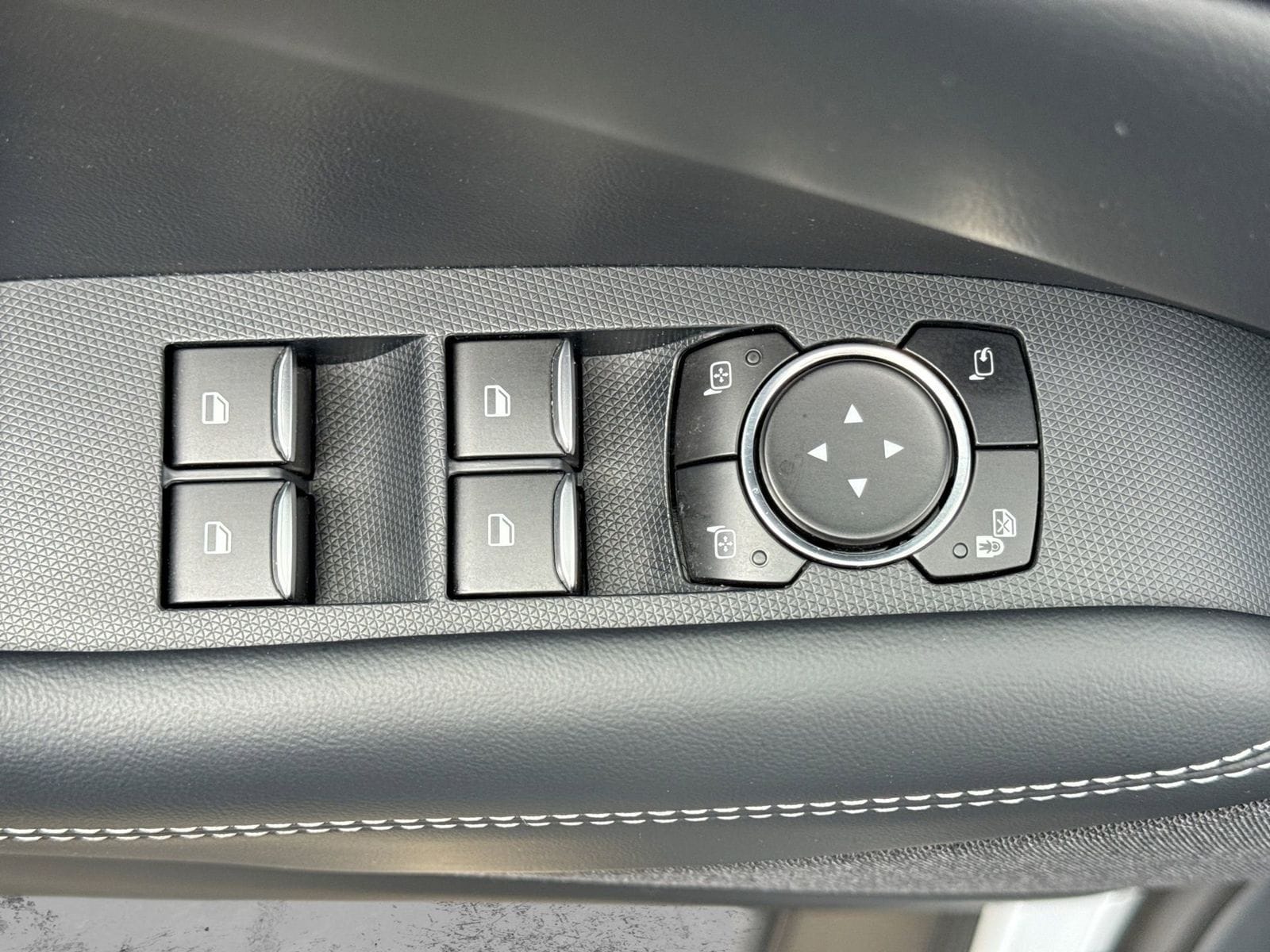 Thumbnail: 2022 Ford Mustang Mach-E - 17