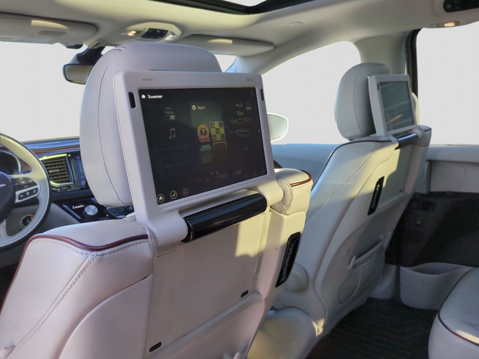 Thumbnail: 2017 Chrysler Pacifica - 23