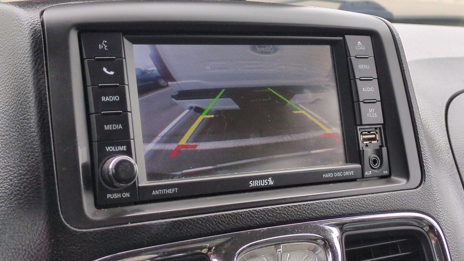 Thumbnail: 2014 Chrysler Town & Country - 31
