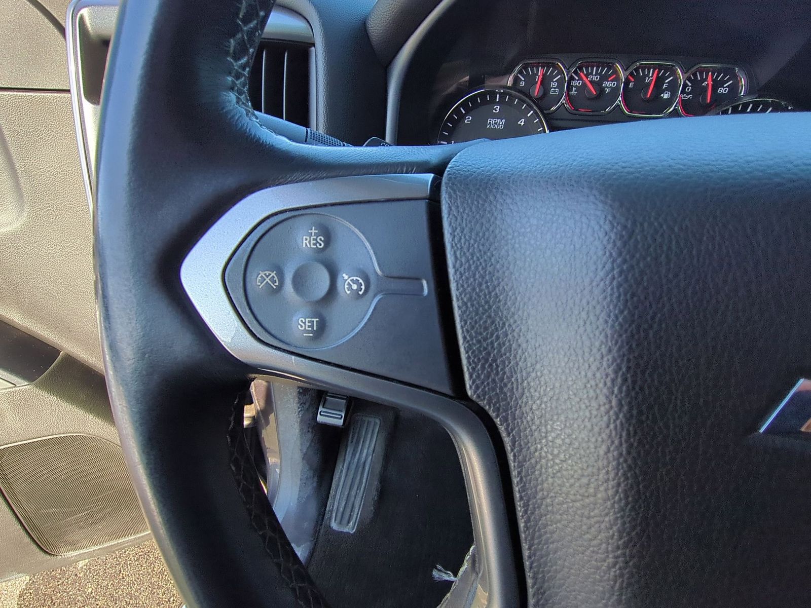 Thumbnail: 2014 Chevrolet Silverado 1500 - 24