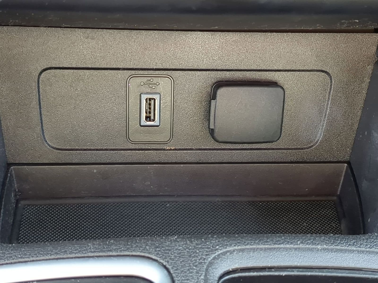 Thumbnail: 2018 Ford Escape - 32