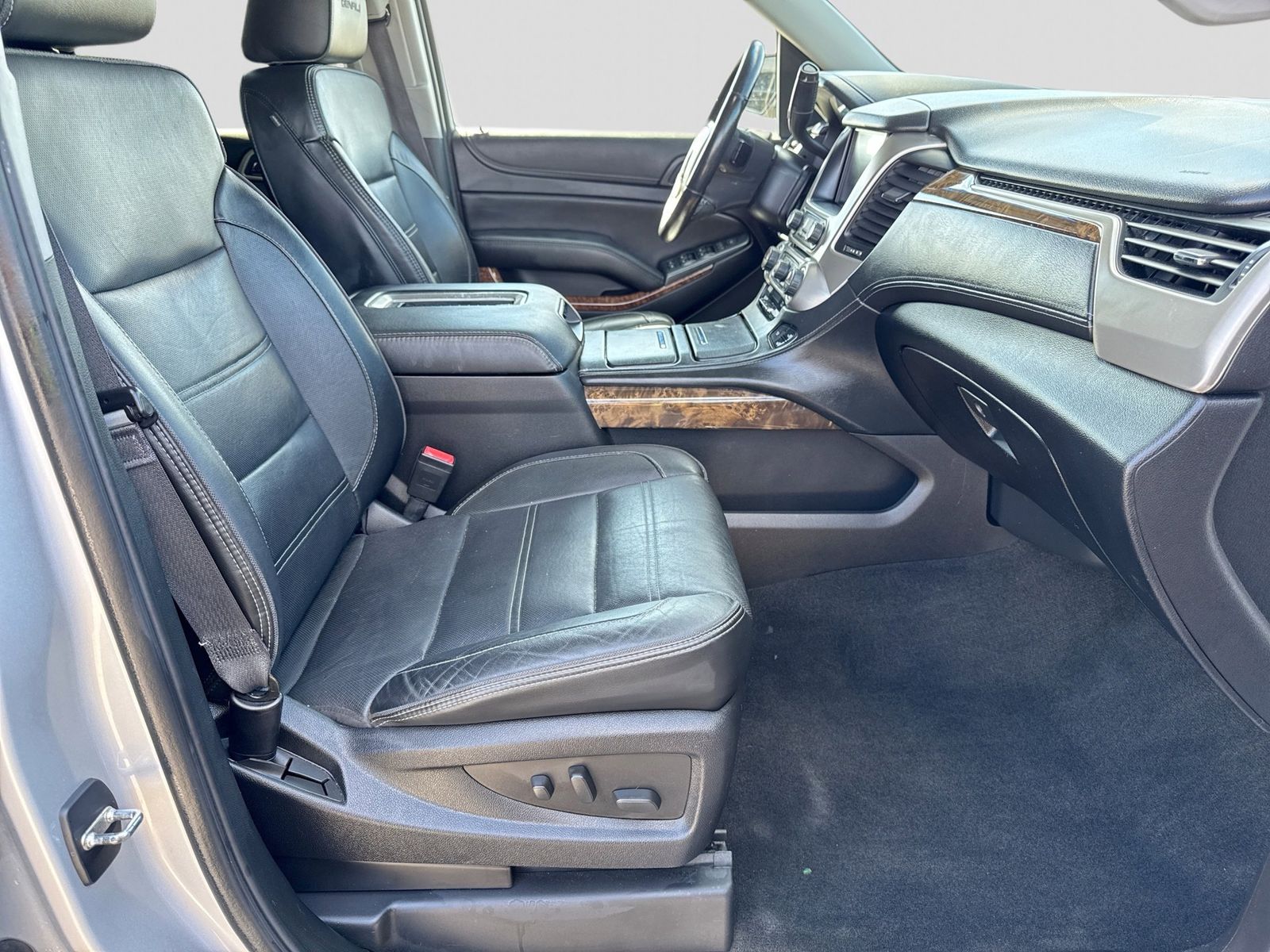Thumbnail: 2016 GMC Yukon - 28