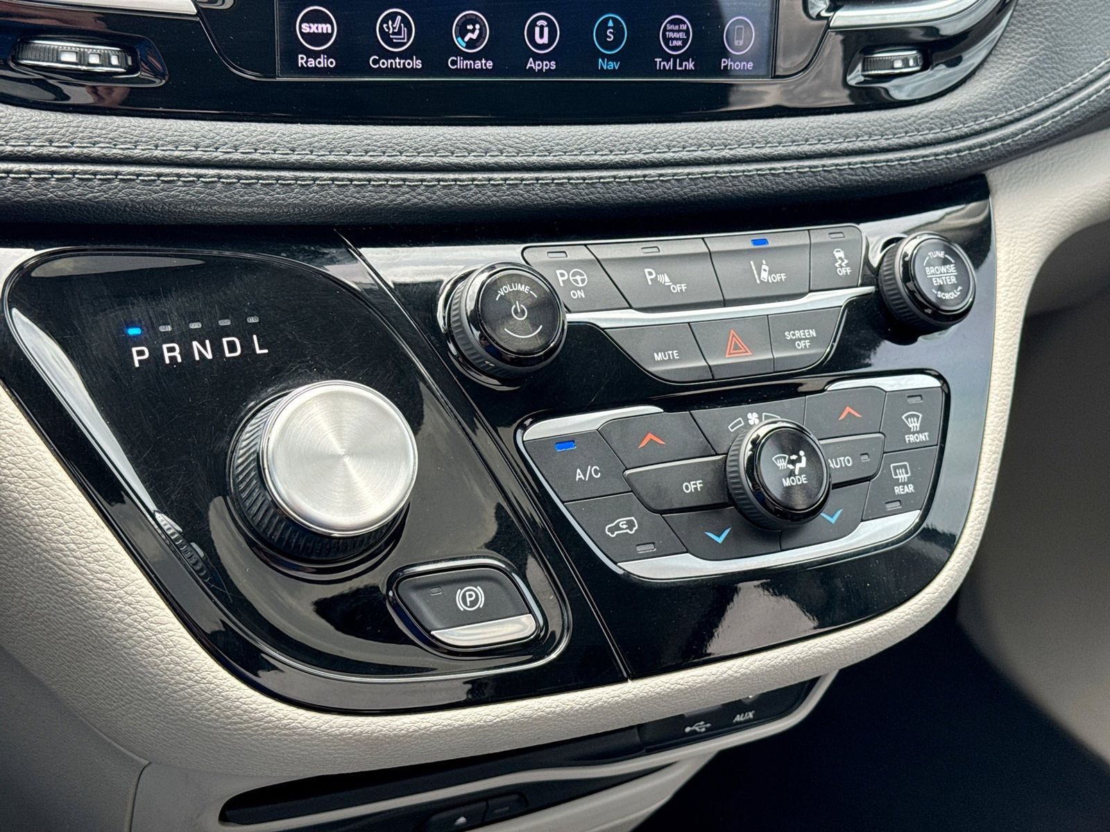 Thumbnail: 2018 Chrysler Pacifica - 36