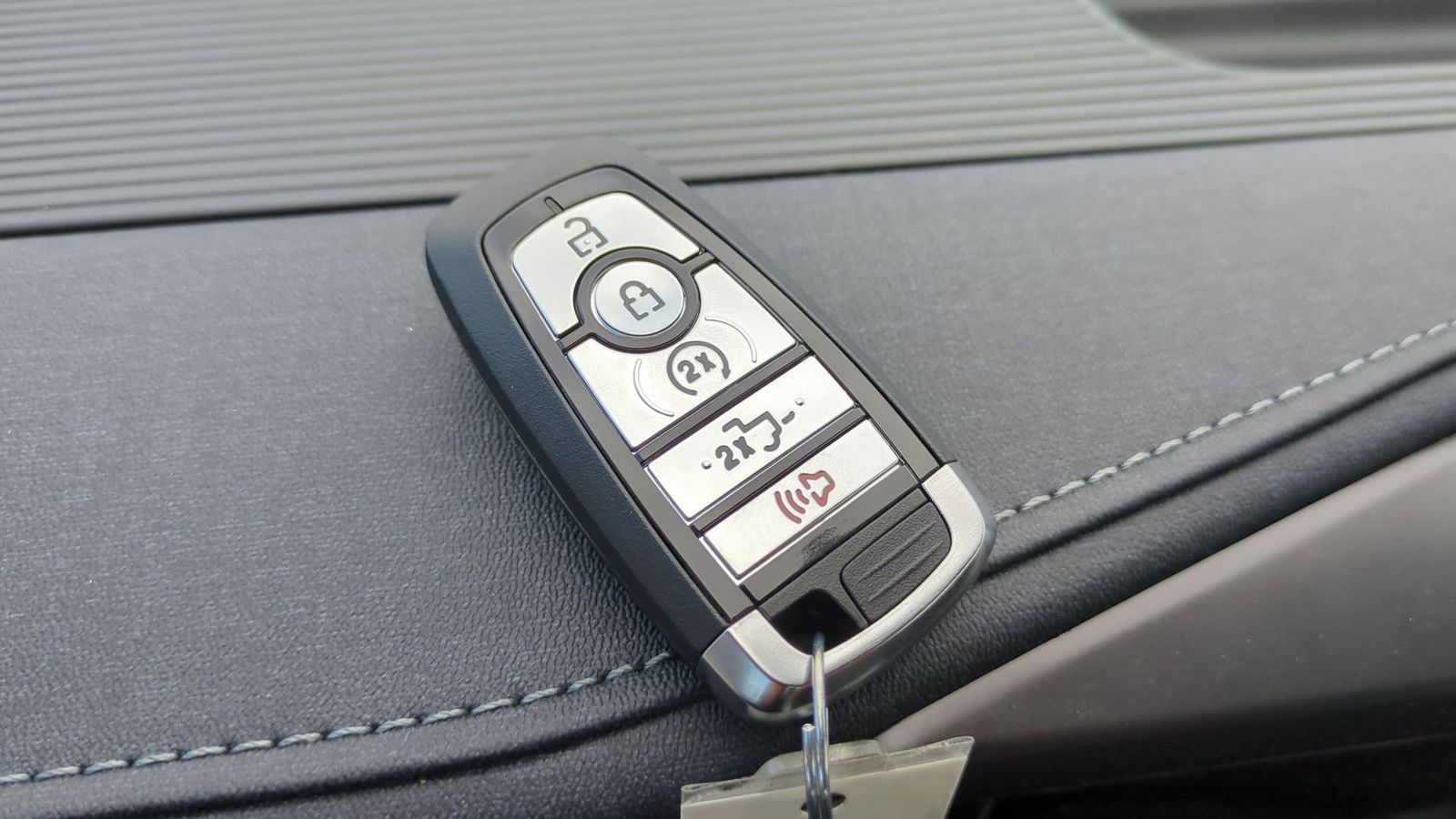 2025 Ford F-150 Lariat 38