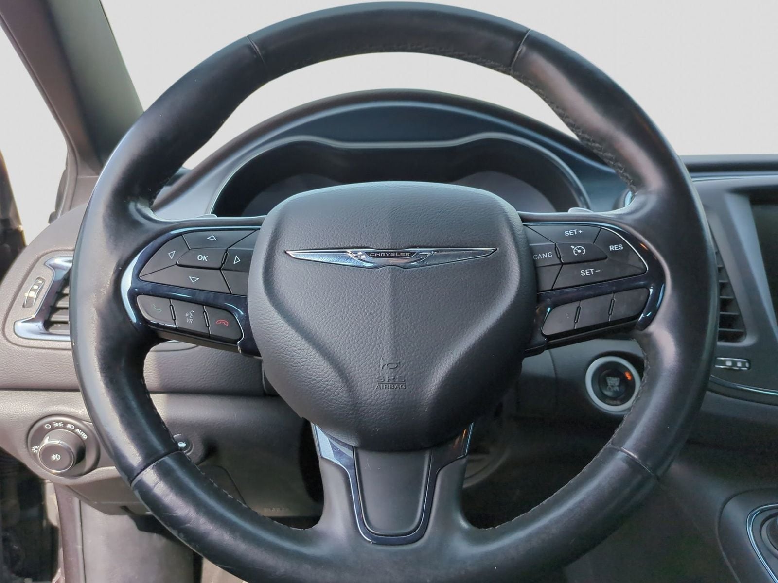 Thumbnail: 2015 Chrysler 200 - 27