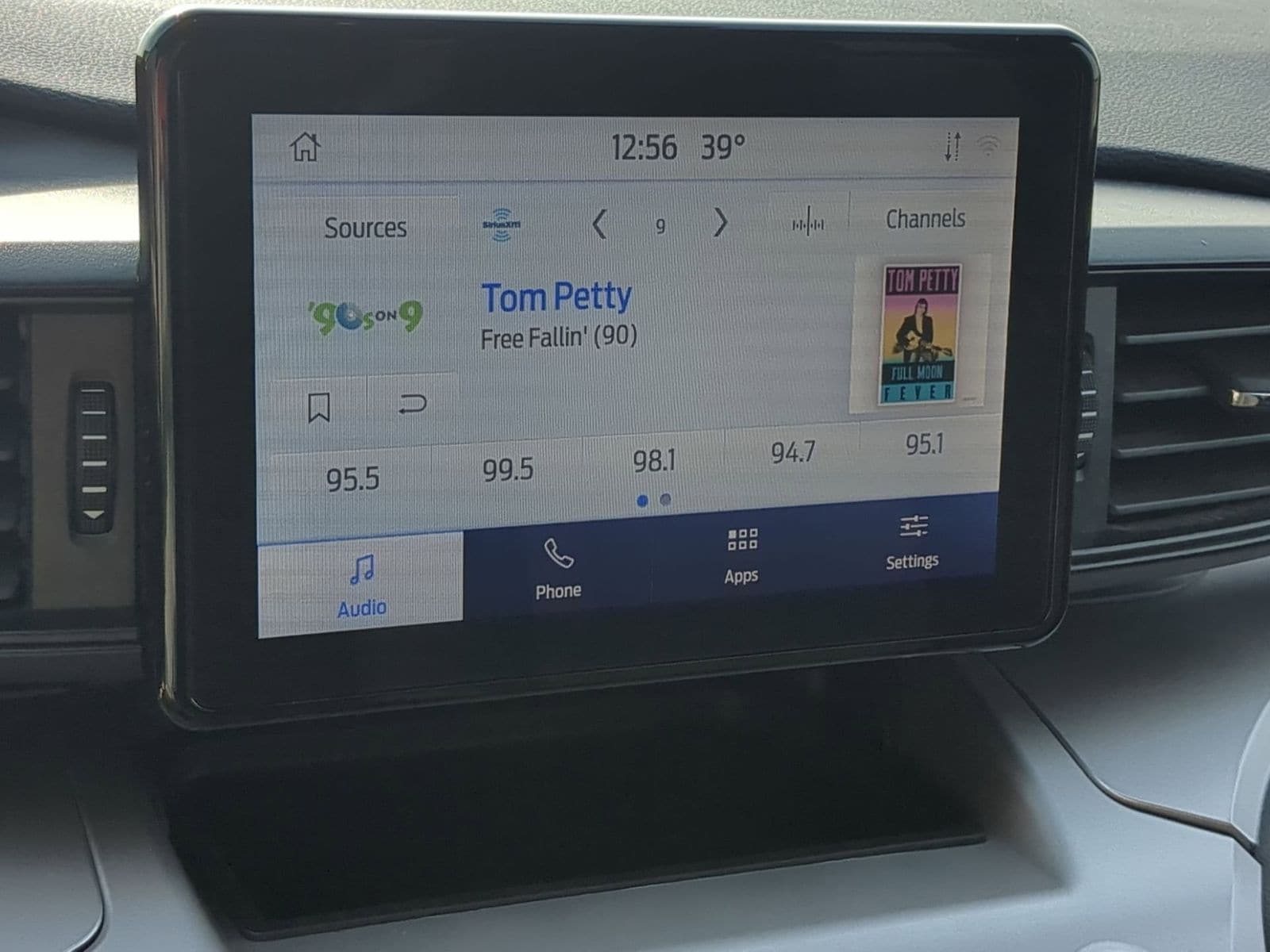 Thumbnail: 2020 Ford Explorer - 33