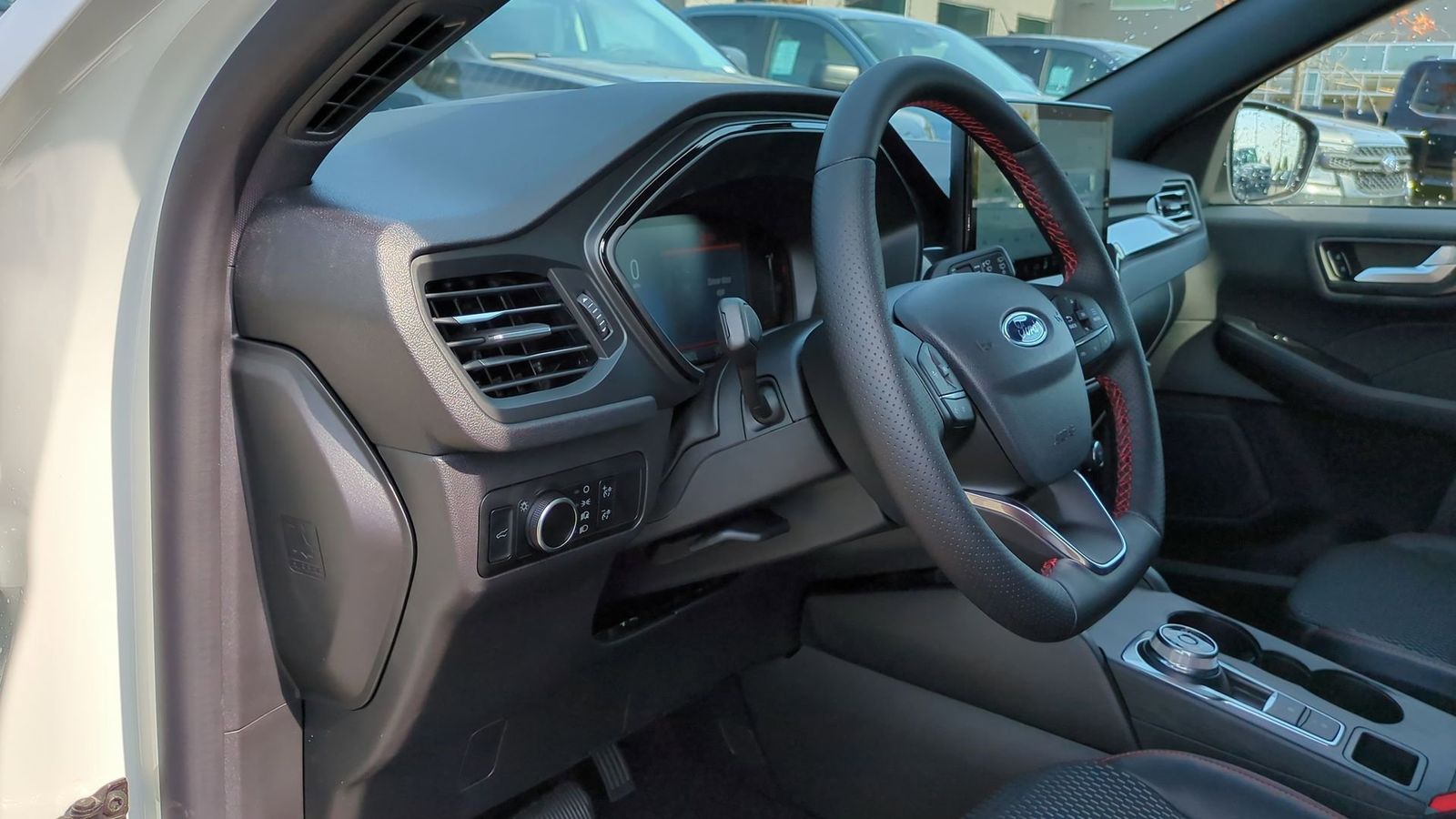 2025 Ford Escape ST-Line photo 2