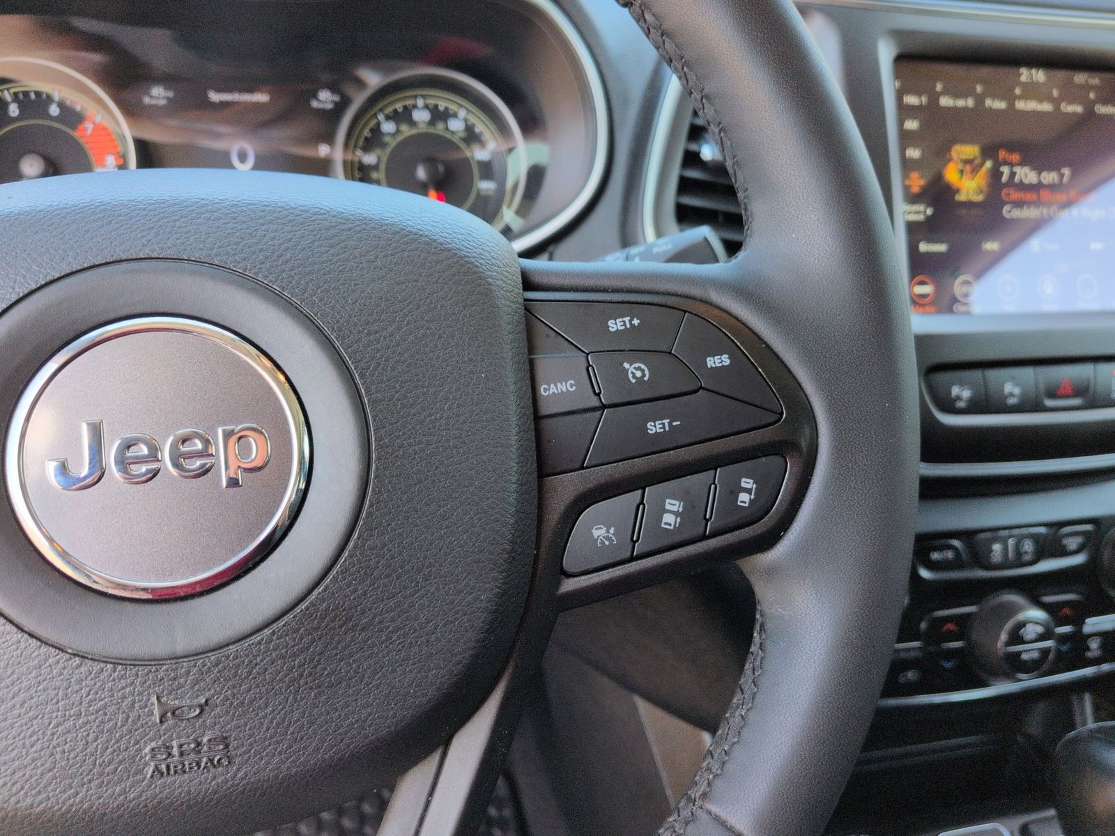 Thumbnail: 2021 Jeep Cherokee - 32