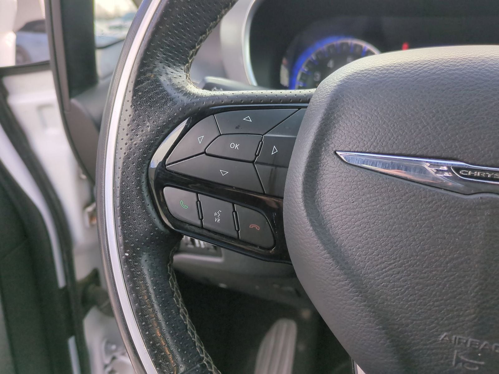 Thumbnail: 2019 Chrysler Pacifica - 34