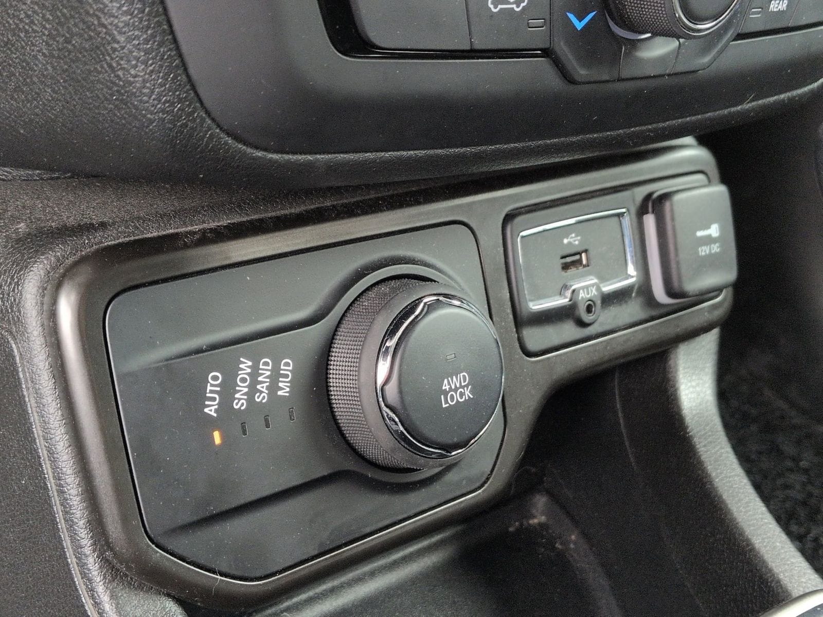 Thumbnail: 2020 Jeep Renegade - 32