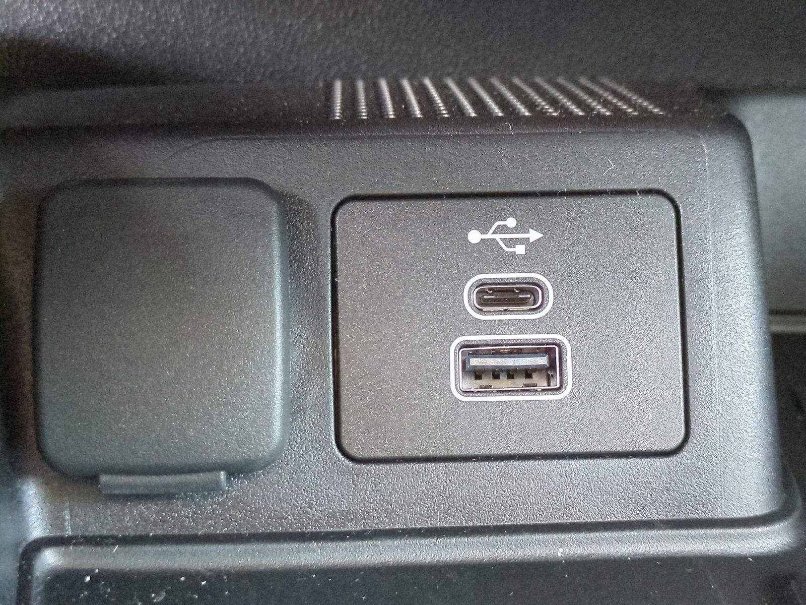 Thumbnail: 2025 Ford Bronco Sport - 28