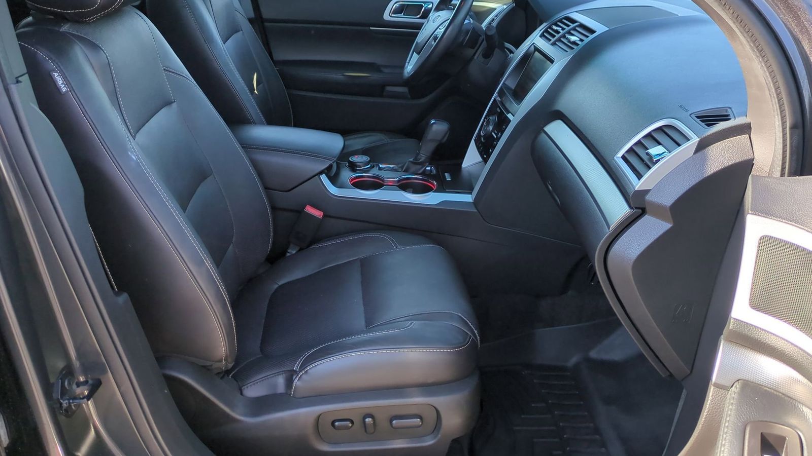 Thumbnail: 2015 Ford Explorer - 24