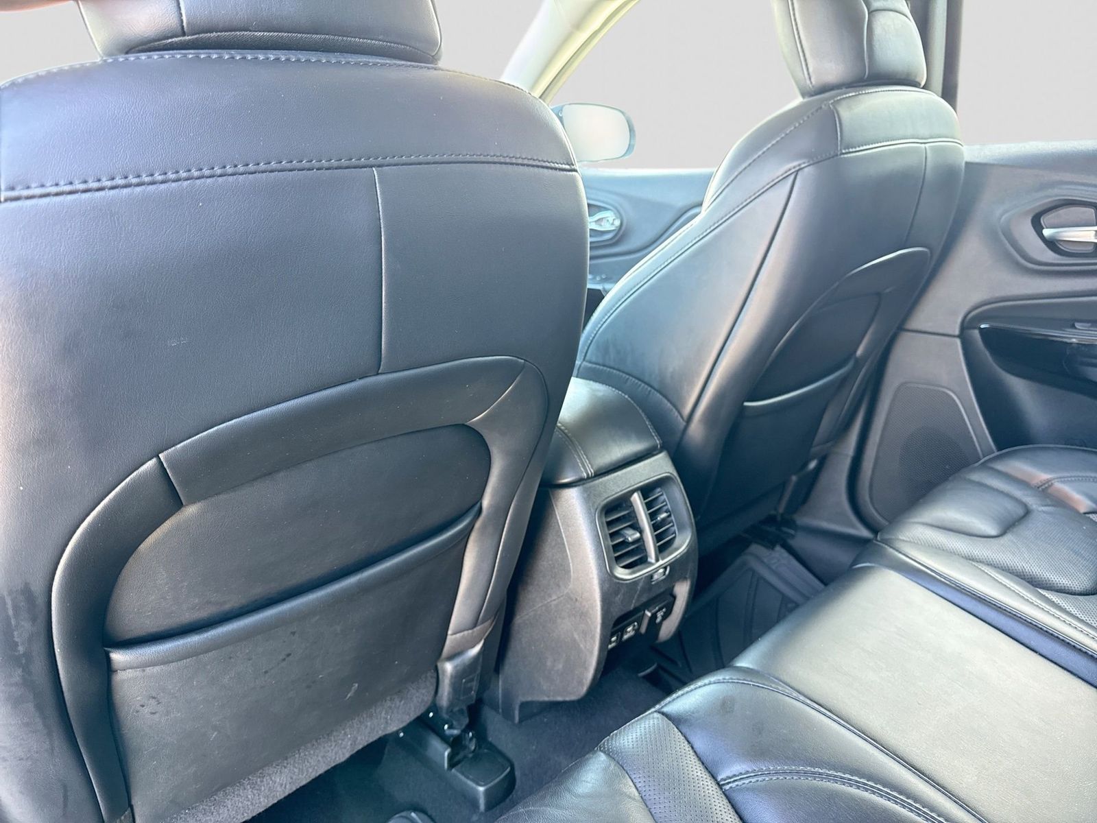 Thumbnail: 2021 Jeep Cherokee - 18