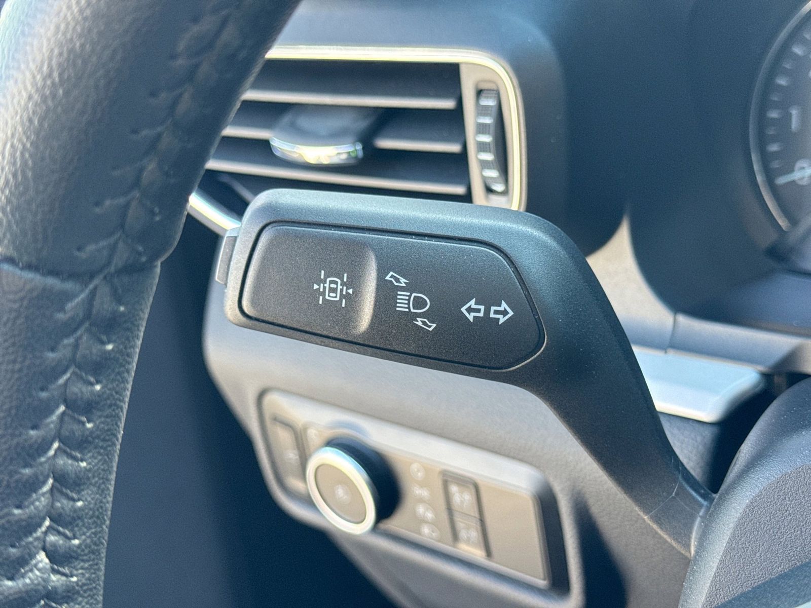 Thumbnail: 2023 Ford Explorer - 29