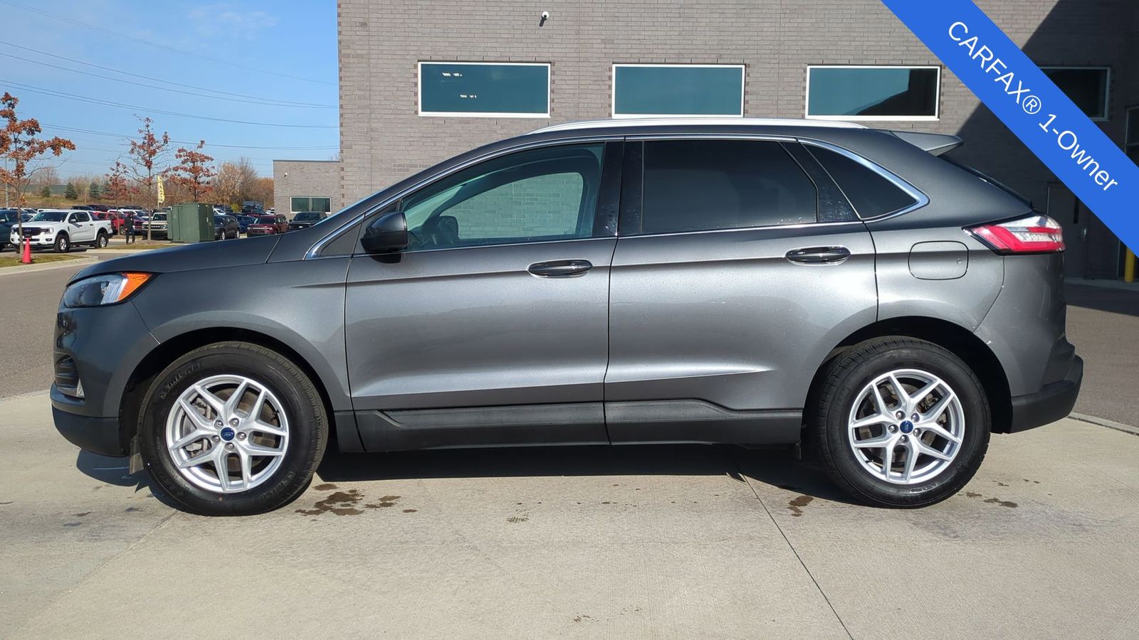 2022 Ford Edge SEL photo 2