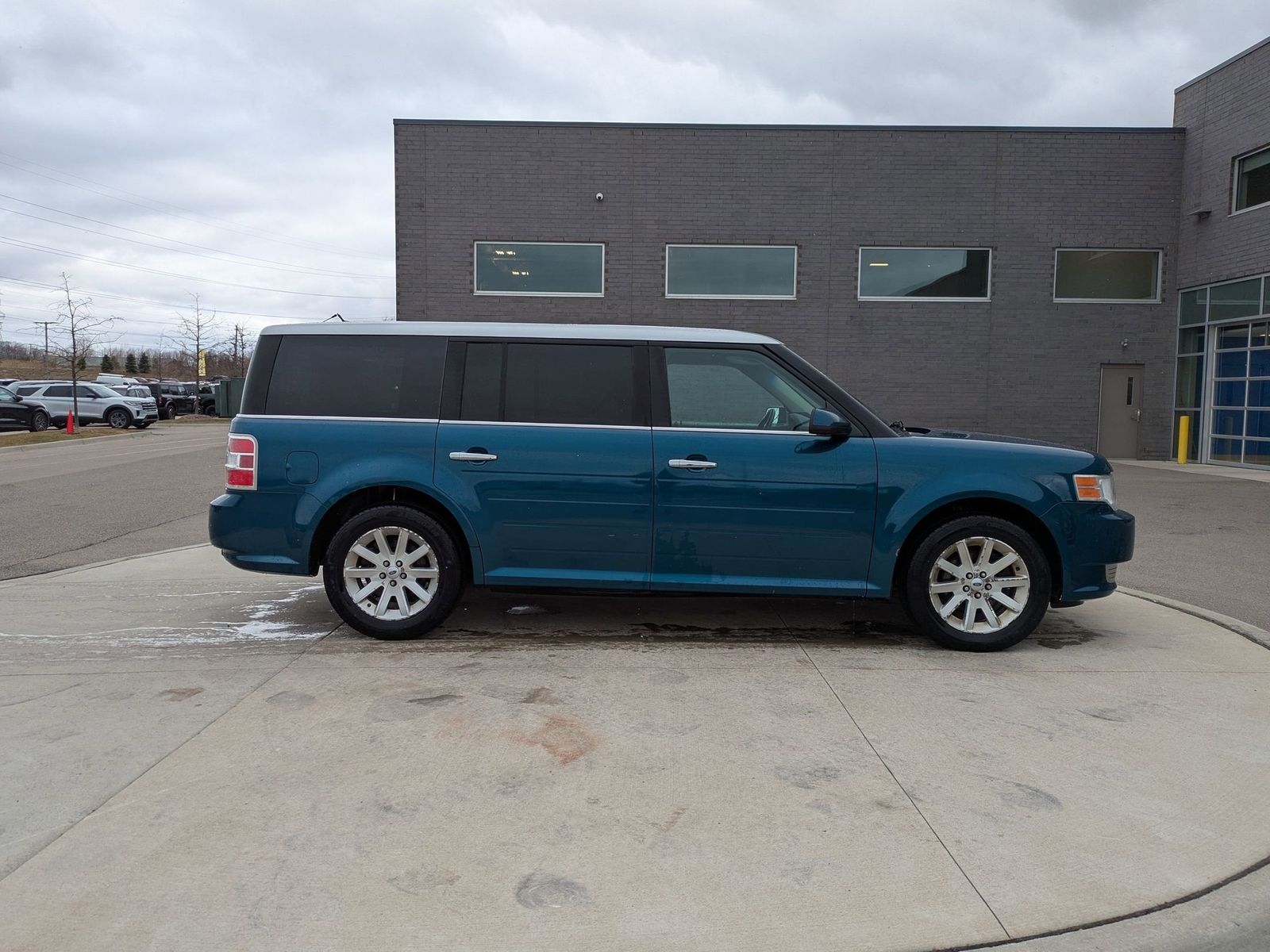 Thumbnail: 2011 Ford Flex - 3