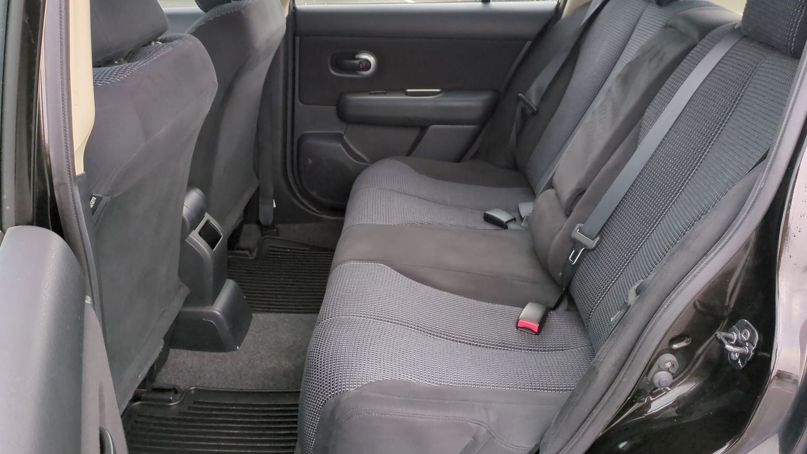 Thumbnail: 2011 Nissan Versa - 16
