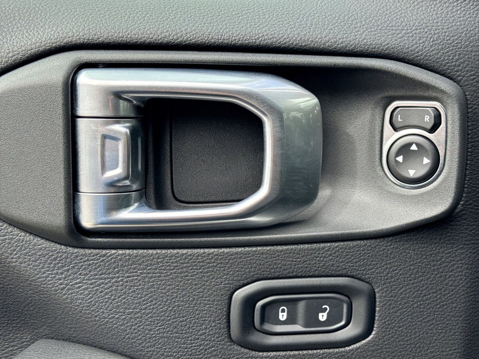 Thumbnail: 2022 Jeep Wrangler - 17