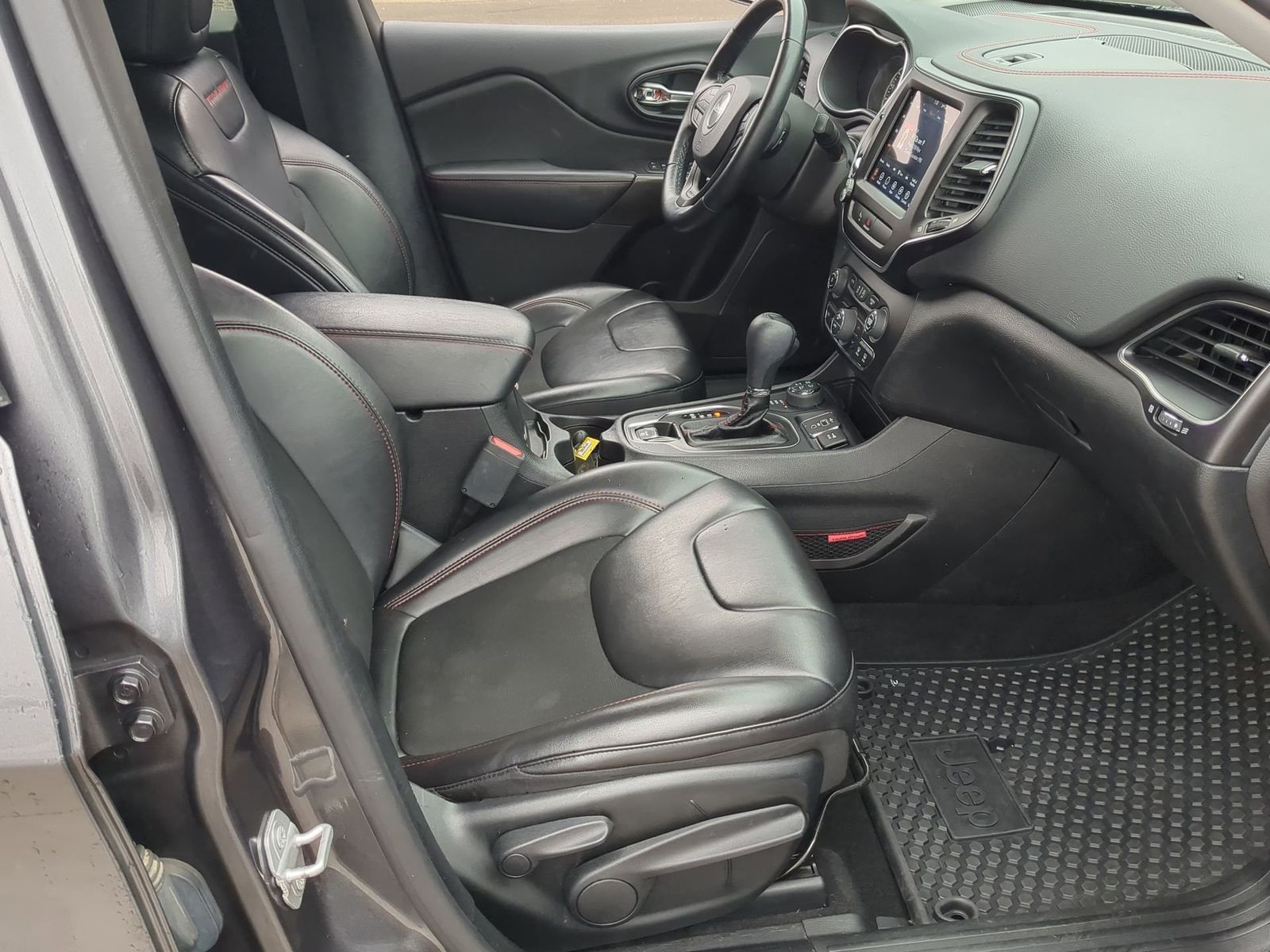 Thumbnail: 2020 Jeep Cherokee - 24