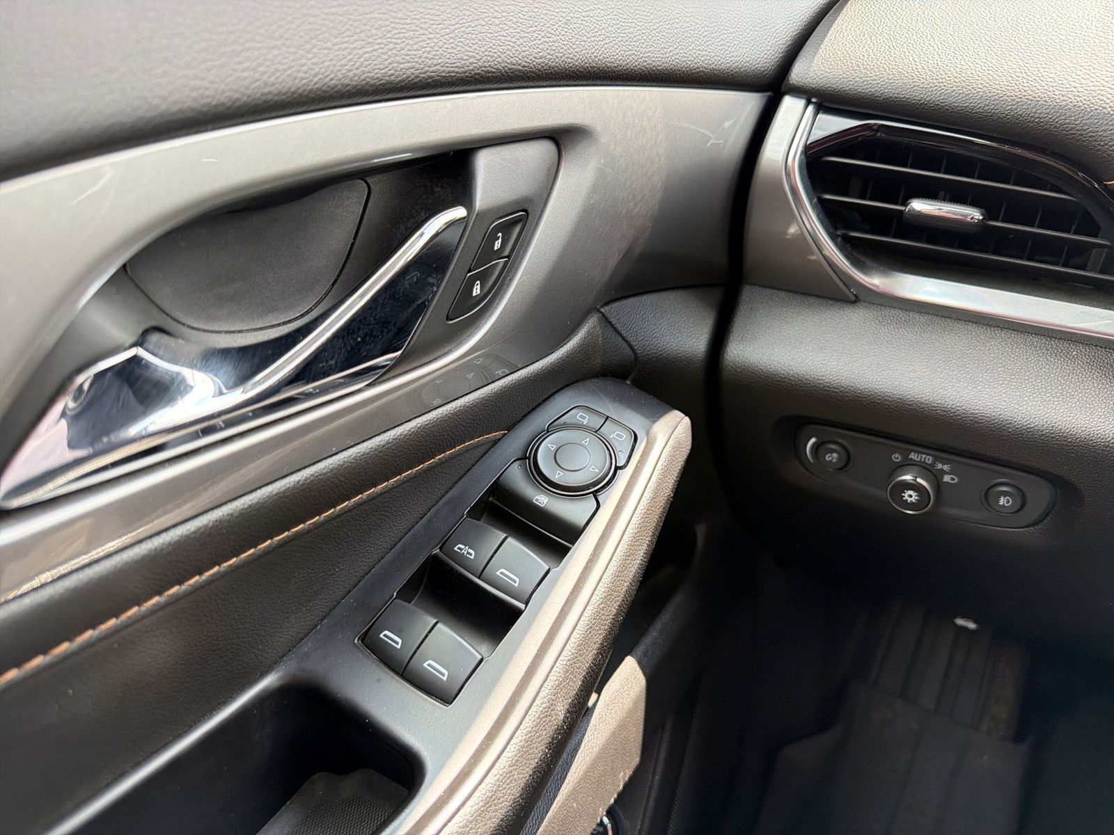 Thumbnail: 2019 Chevrolet Traverse - 20